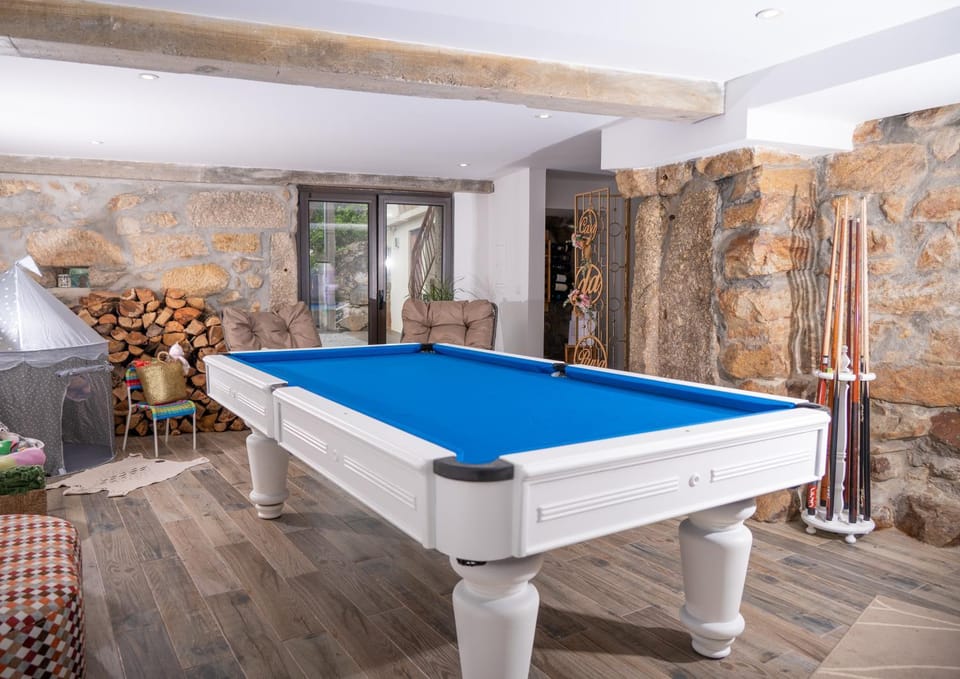 Billiard, Game Room, Living room, Seating area
