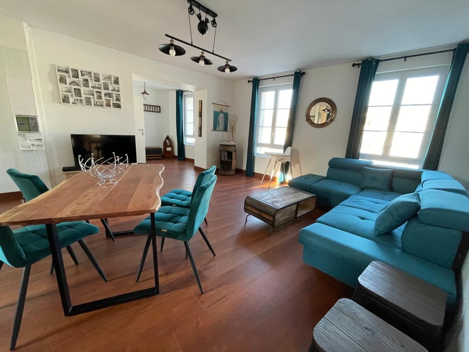 TV and multimedia, Living room, Dining area