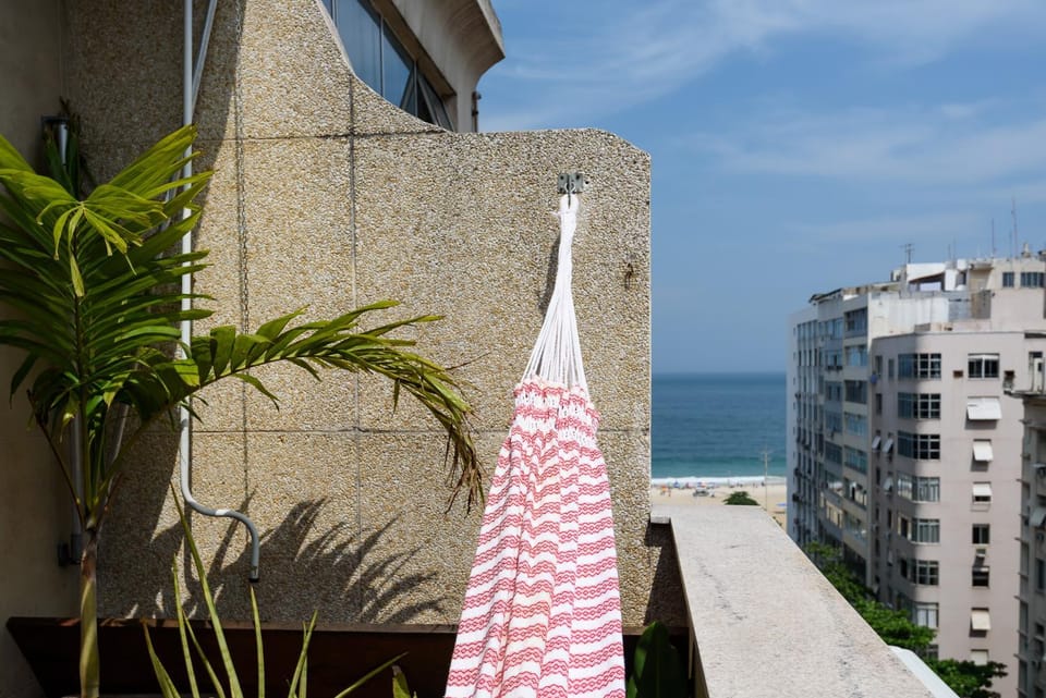 Studio 200m from Copacabana Beach | FM 144/1105 Apartment in Rio de Janeiro