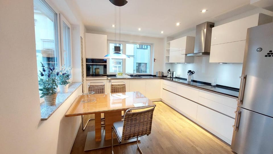Dining area, dishwasher, pet friendly, stove