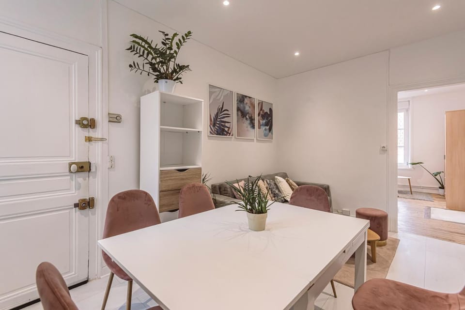 Seating area, Dining area