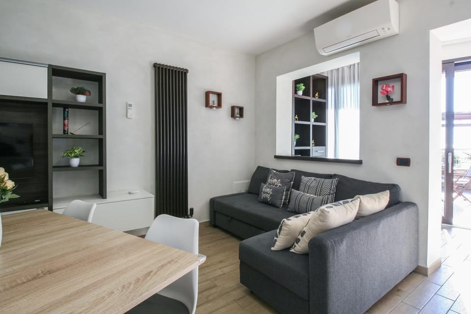 Living room, Seating area, Dining area, air conditioner
