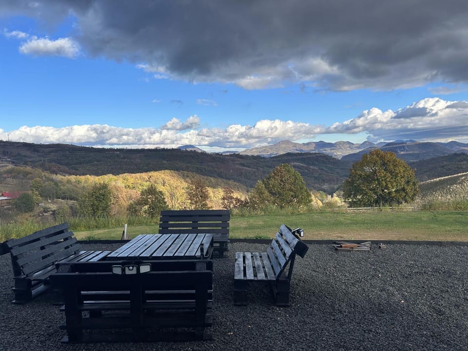Spring, Day, Natural landscape, Dining area, Mountain view