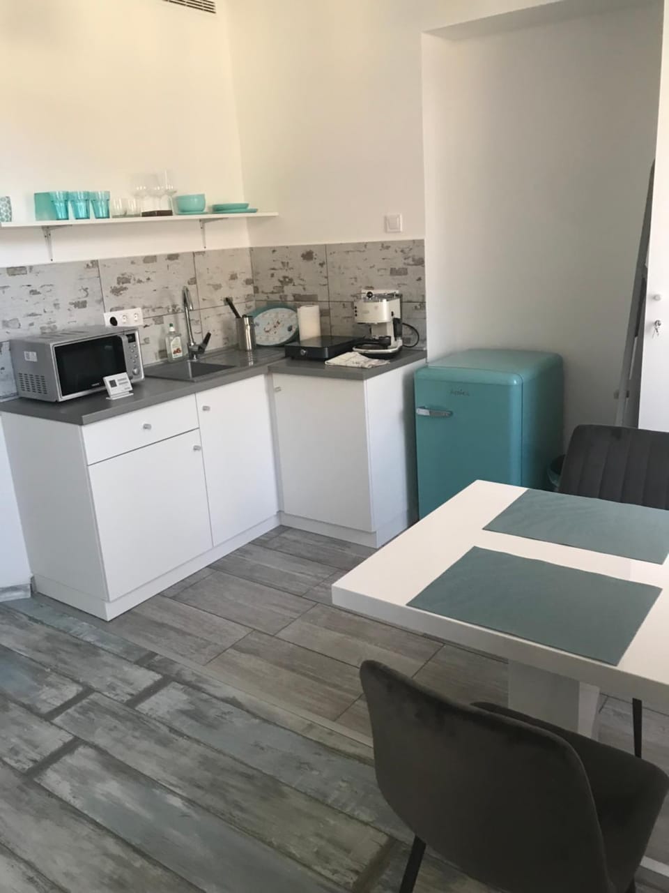 Kitchen or kitchenette