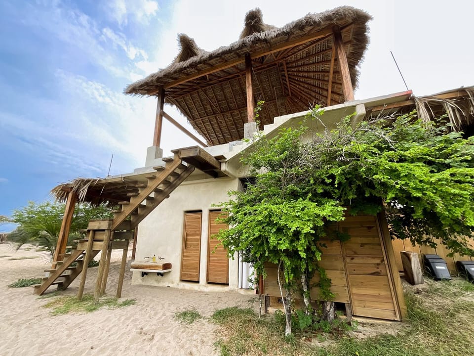 Shower, Facade/entrance