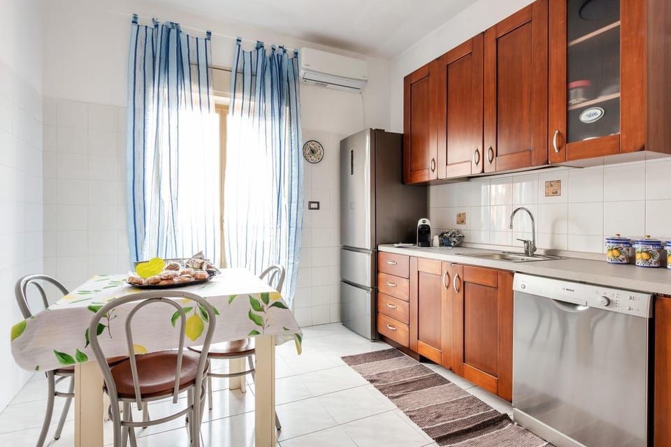 Kitchen or kitchenette, Kitchen or kitchenette
