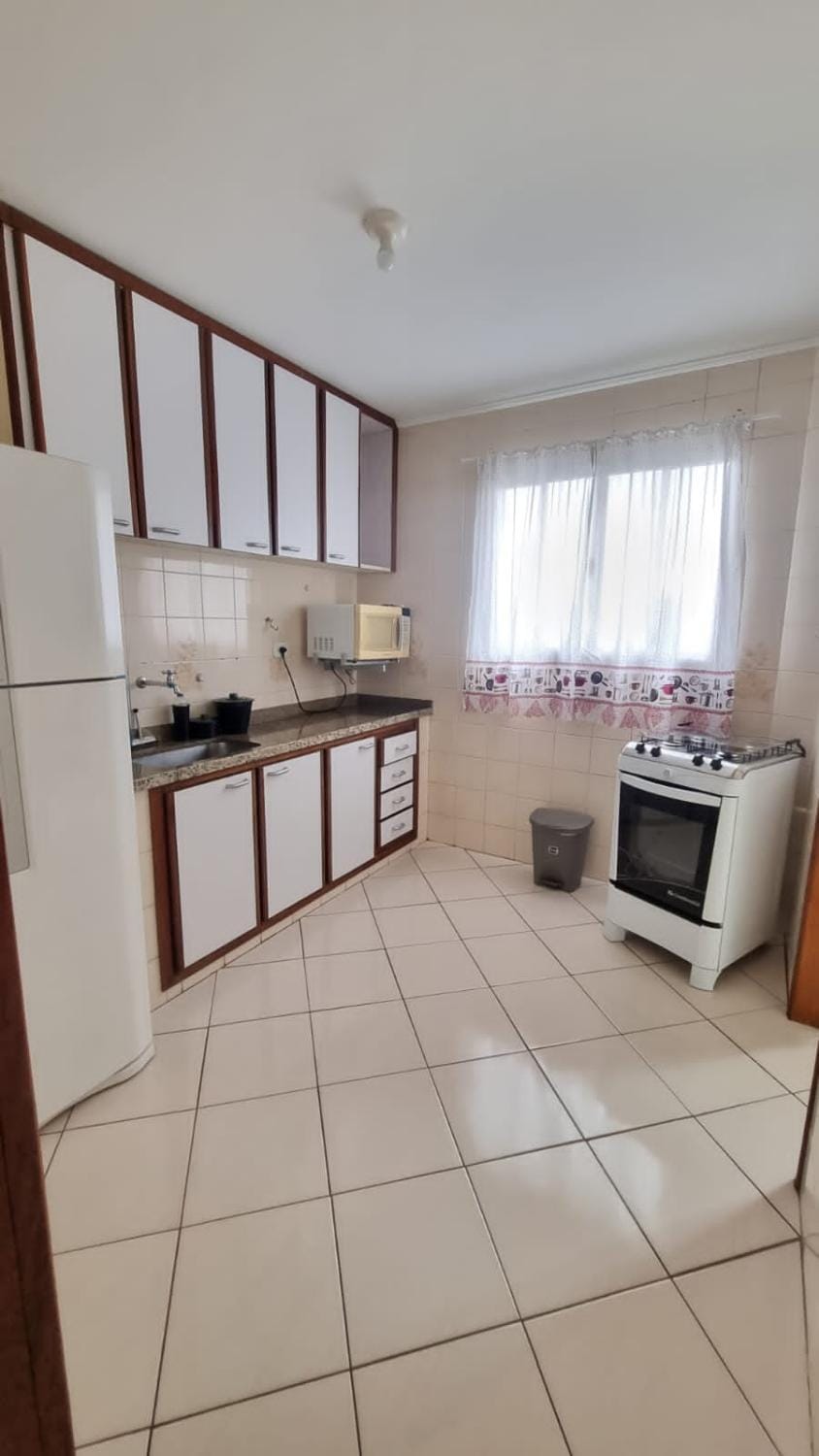 Kitchen or kitchenette, minibar, stove