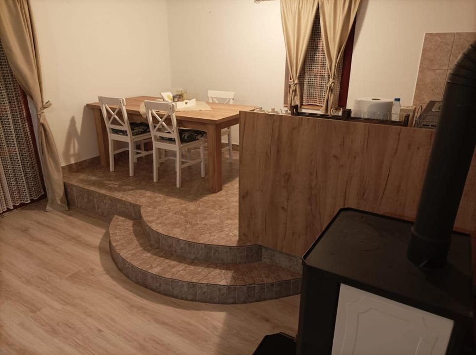 Kitchen or kitchenette, Living room, Seating area, Dining area