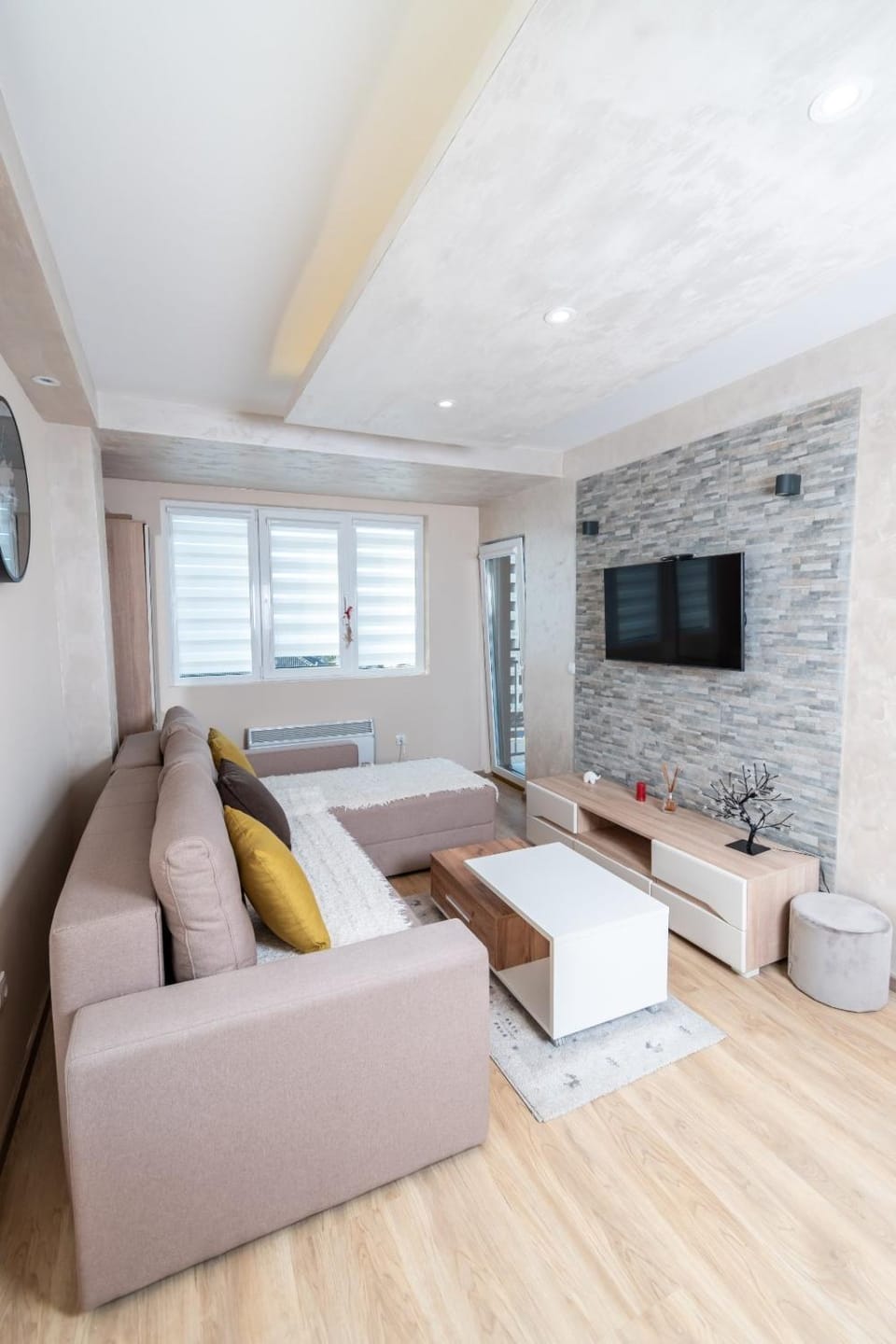 Communal lounge/ TV room, TV and multimedia, Living room, Seating area, Evening entertainment