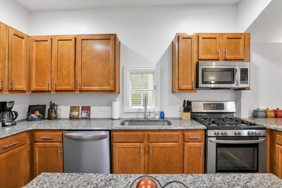 OSU and Short North 4 Bedroom Patio and Garage with EV House in Ohio