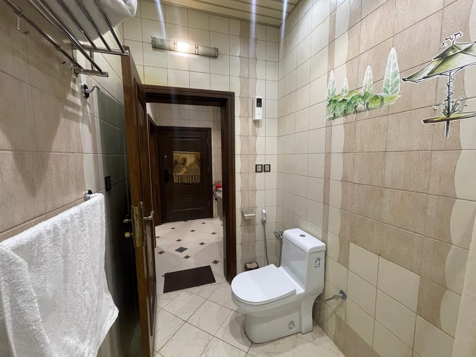 Shower, Toilet, Bathroom, bidet, towels