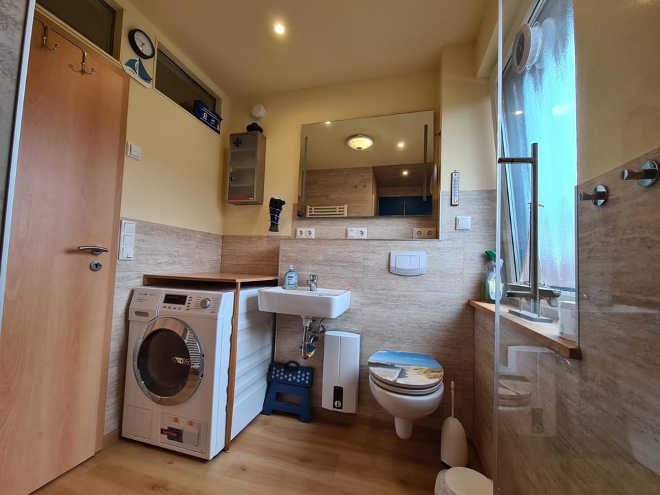 Bathroom, washing machine