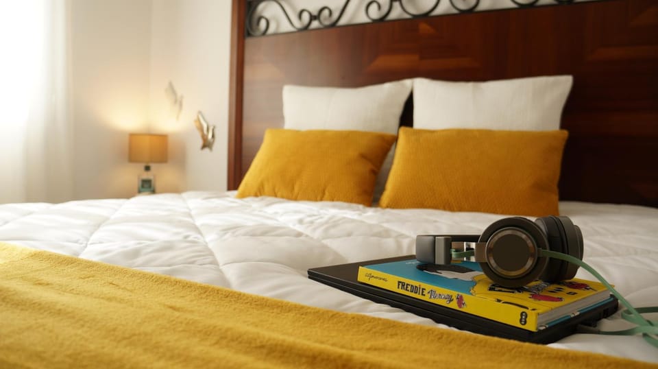 Bed, Photo of the whole room, Bedroom