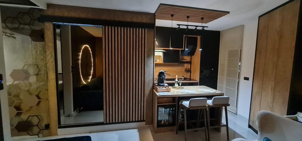 Kitchen or kitchenette, Dining area, wardrobe