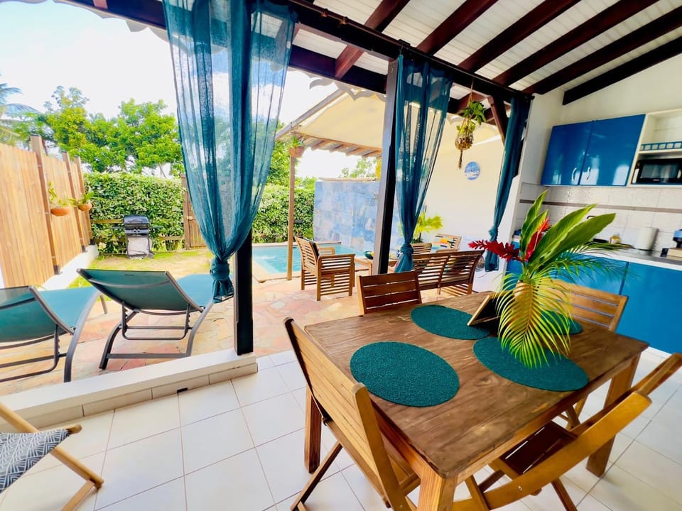 Patio, Day, Natural landscape, View (from property/room), Balcony/Terrace, Seating area, Dining area