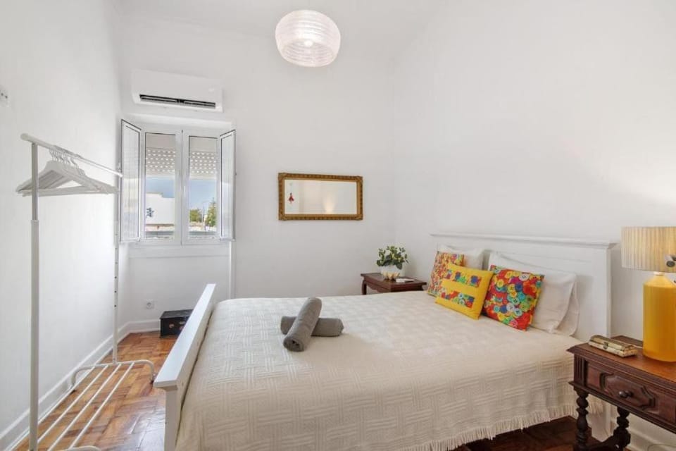Bed, Photo of the whole room, Bedroom, towels, air conditioner