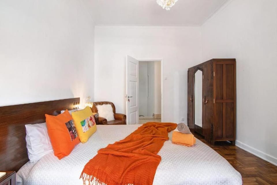 Bed, Photo of the whole room, Bedroom, towels, wardrobe, air conditioner