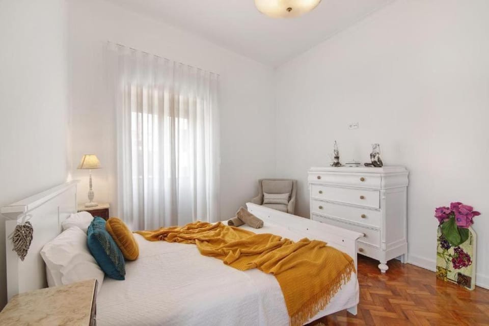 Bed, Photo of the whole room, Bedroom, towels, air conditioner