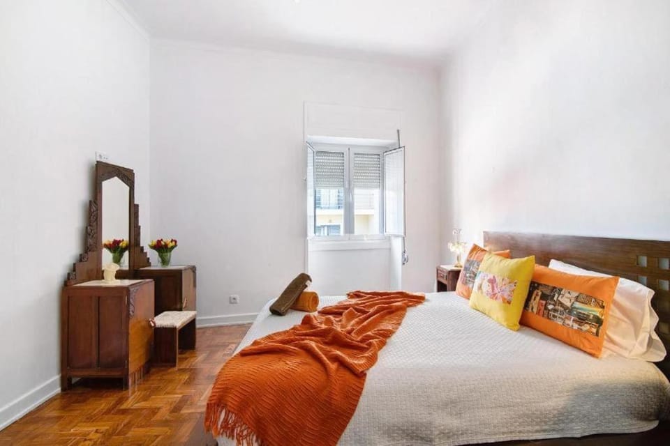 Bed, Photo of the whole room, Bedroom, towels, wardrobe, air conditioner