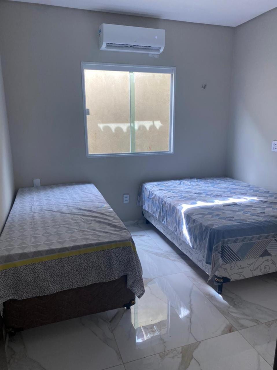Bed, Photo of the whole room, Bedroom, air conditioner