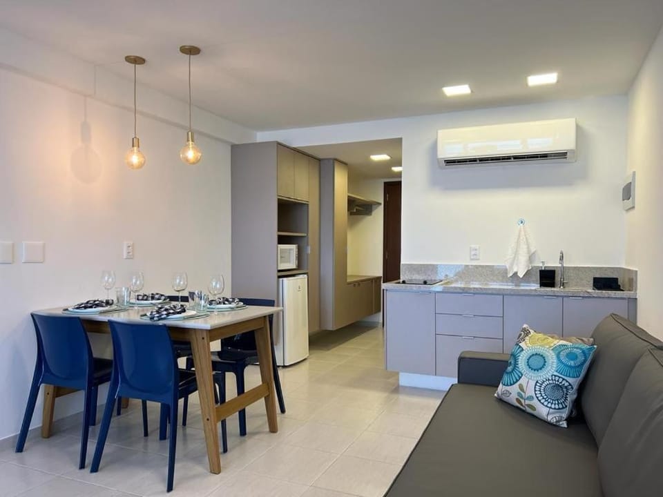Kitchen or kitchenette, Dining area, oven, stove