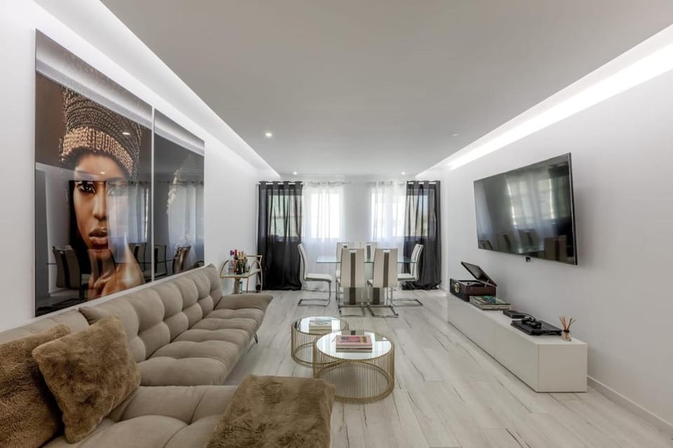Spacious 3-bedroom condo near Lisbon Airport Apartment in Lisbon