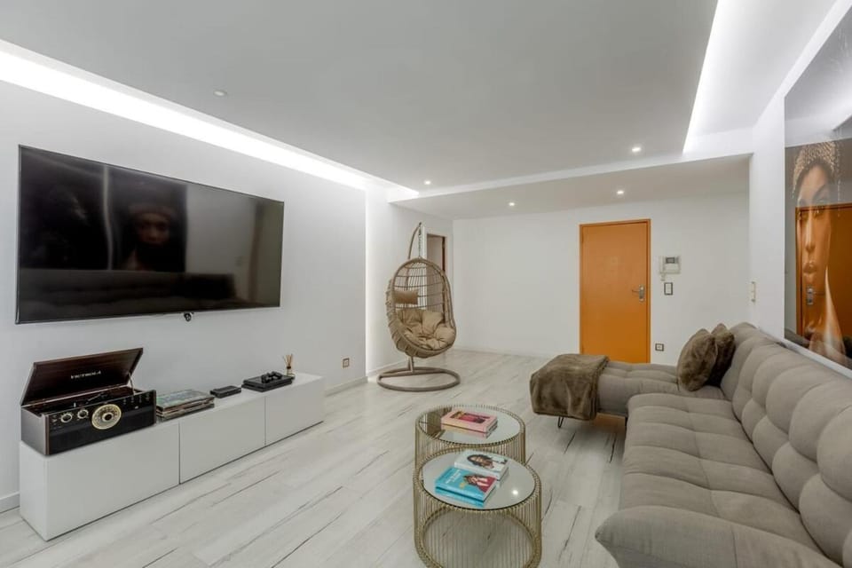 Spacious 3-bedroom condo near Lisbon Airport Apartment in Lisbon