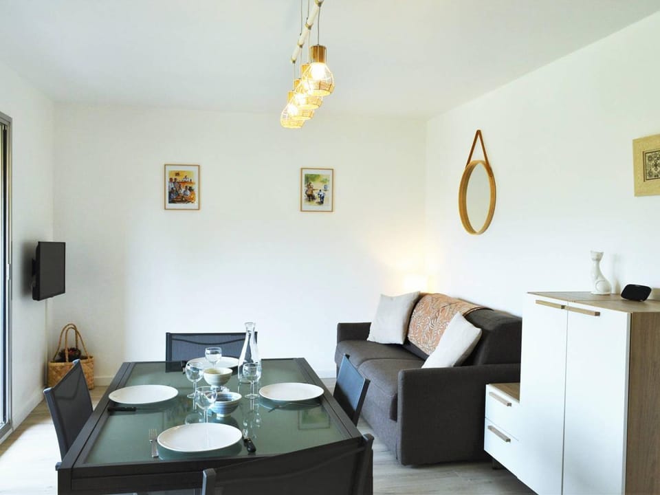 Appartement rénové 2021 avec balcon et garage, proche golf, 3 pièces, 6 couchages, Le Lavandou. - FR-1-251-425 Apartment in Le Lavandou