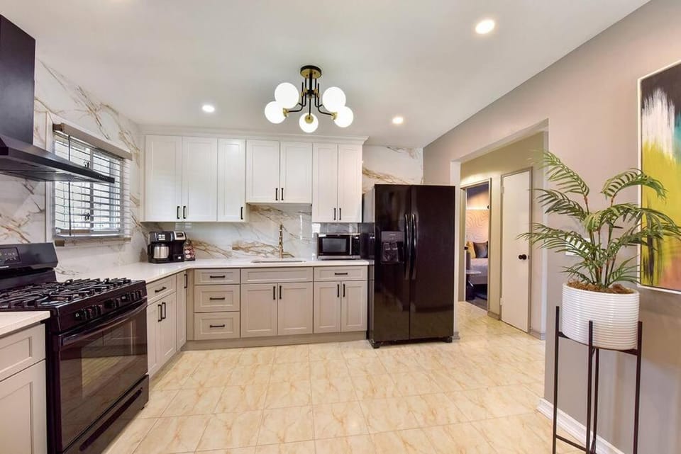 The Creative Experience 3 bedroom Residential Home House in Malverne