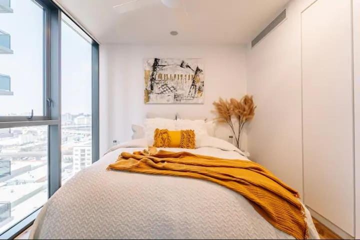 Modern Compact Studio Separate Bathroom Apartment in Brisbane City