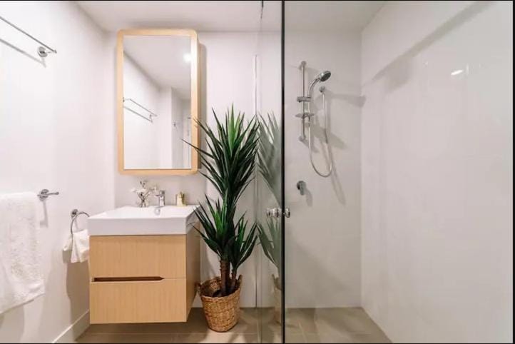Modern Compact Studio Separate Bathroom Apartment in Brisbane City