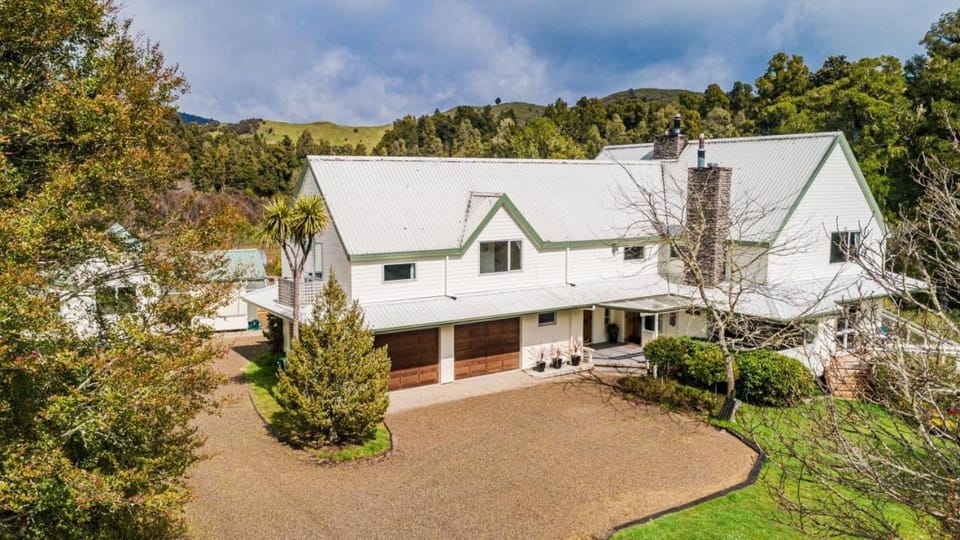 Property building, Natural landscape, Garden view
