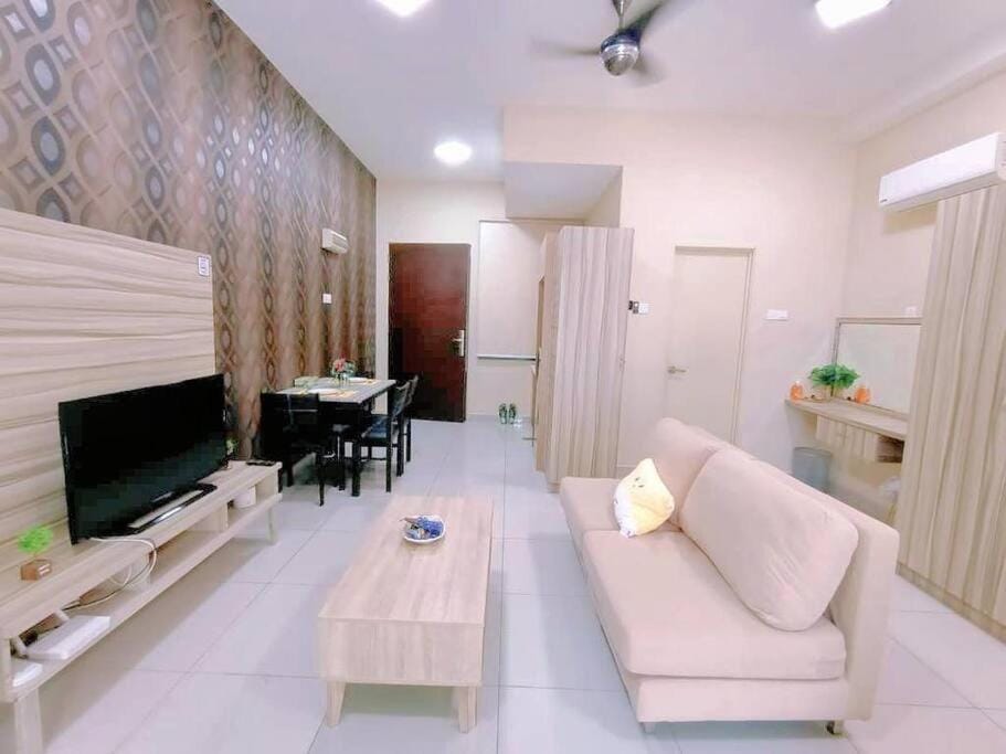 Mount Austin #Palazio B1 Pool view 1-2Pax #MSPro Apartment in Johor Bahru