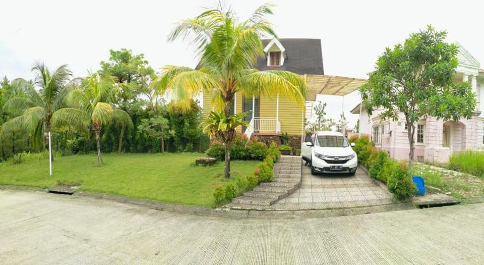 Villa Gathering Yuni Syahla House in West Java