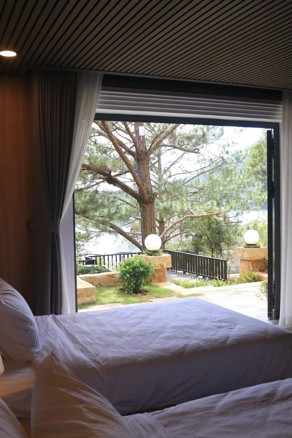 Bed, Natural landscape, Garden, View (from property/room), Photo of the whole room, Bedroom, Garden view