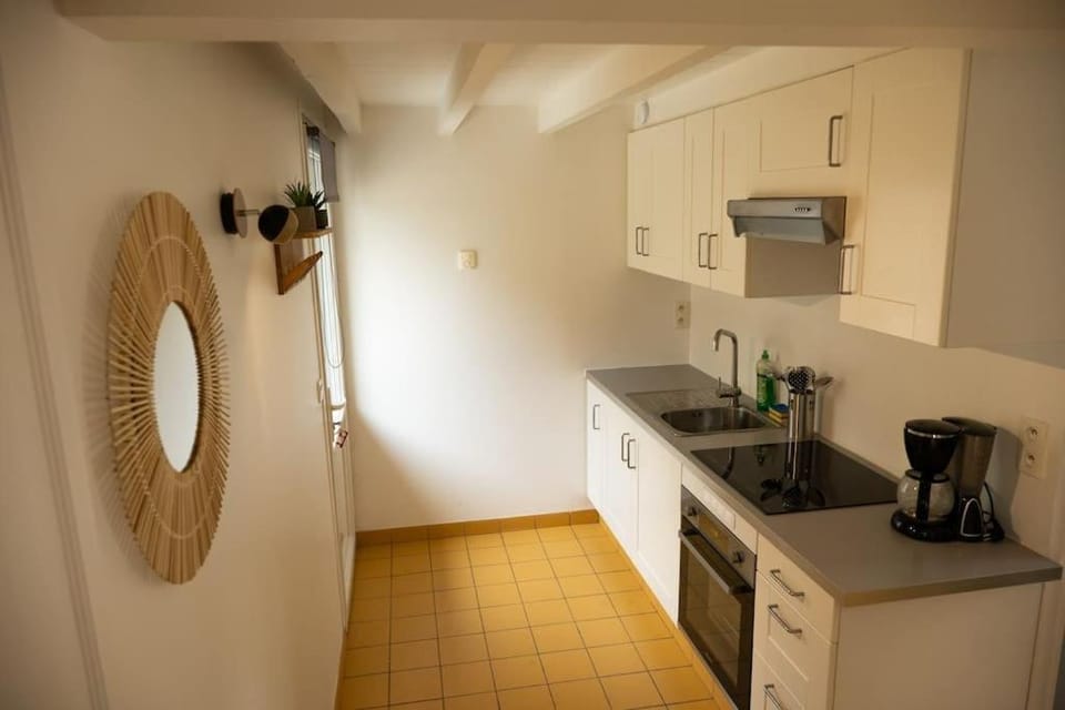 Coffee/tea facilities, stove, toaster