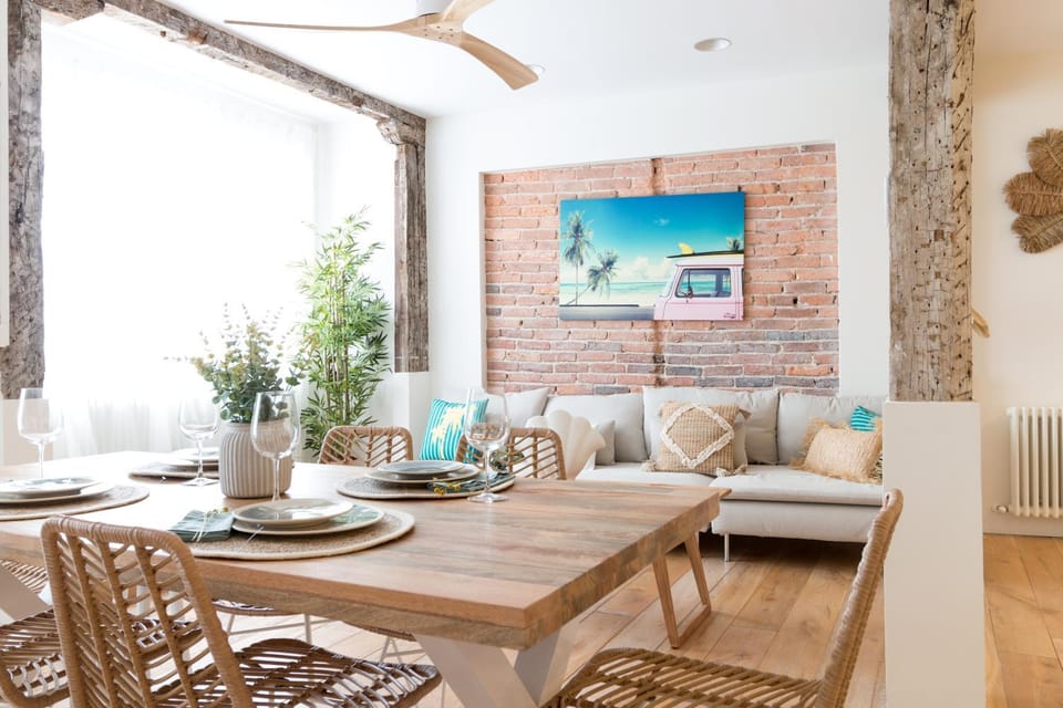 Living room, Dining area