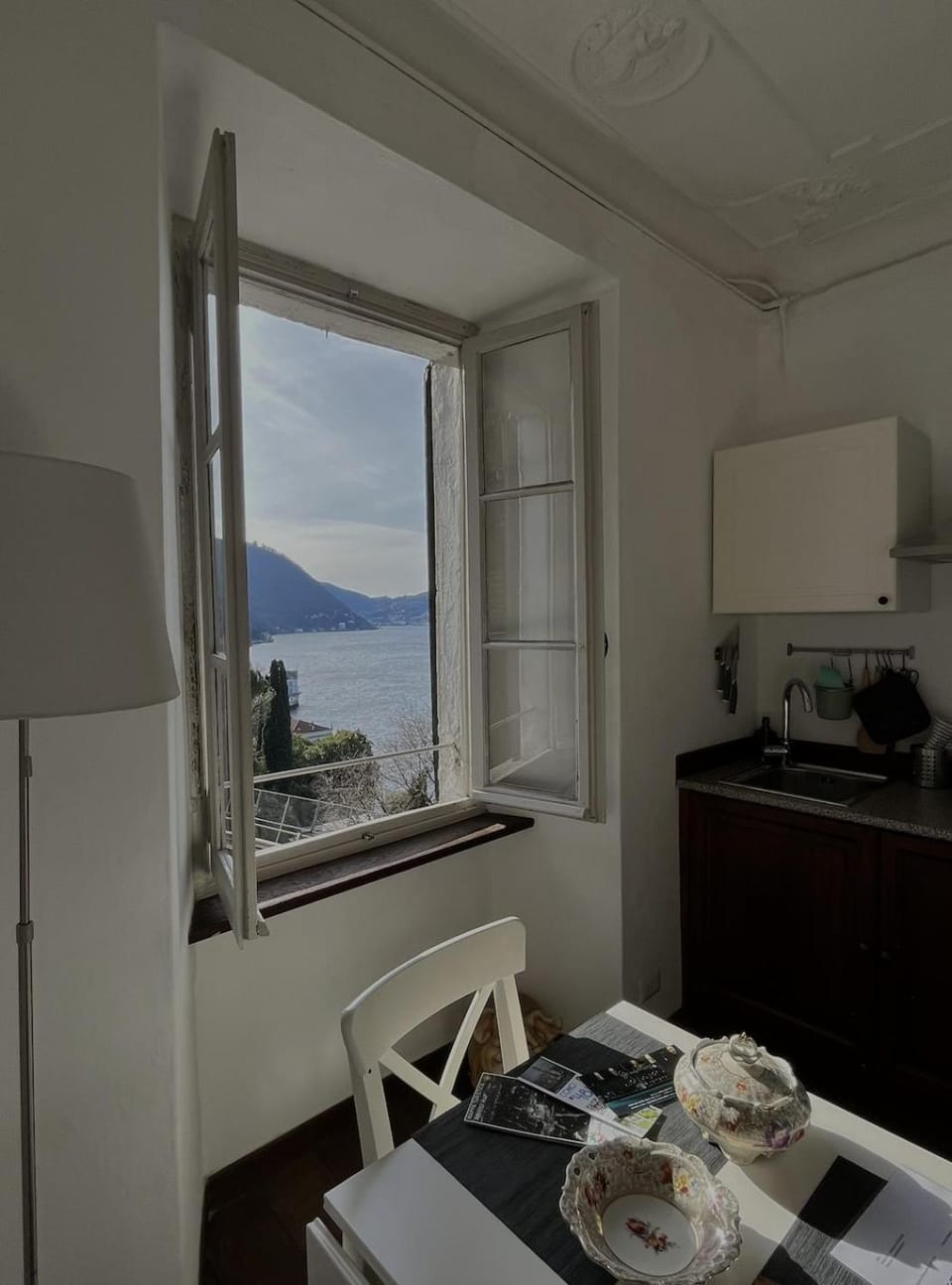 Dining area, Lake view
