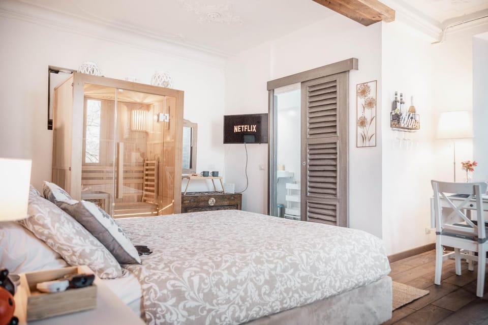 Casa Giulietta Caronti with view of lake Como House in Canton of Ticino
