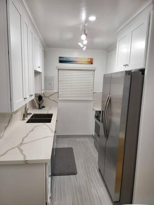 Luxury Modern Santa Monica Beach Unit! Apartment in Santa Monica