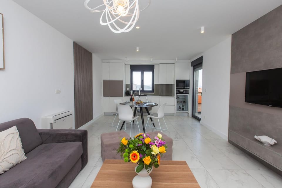 Villa 23 B heated pool Apartment in Okrug Gornji