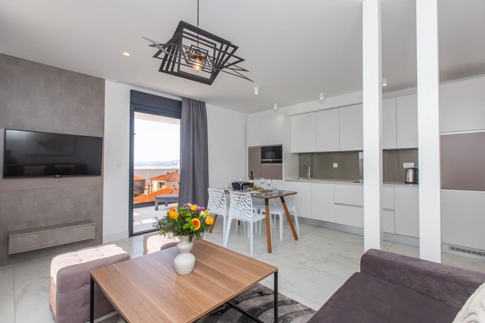 Villa 23 B heated pool Apartment in Okrug Gornji