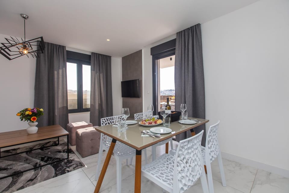 Villa 23 B heated pool Apartment in Okrug Gornji