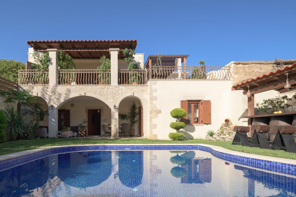 Property building, Day, Pool view, Swimming pool