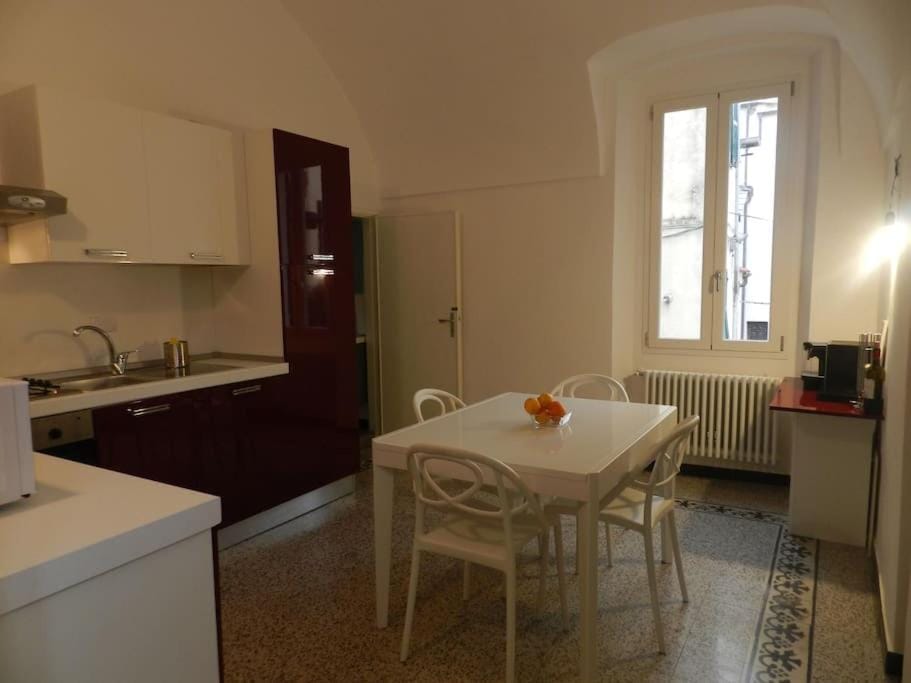 Kitchen or kitchenette, Dining area, minibar, pet friendly, stove