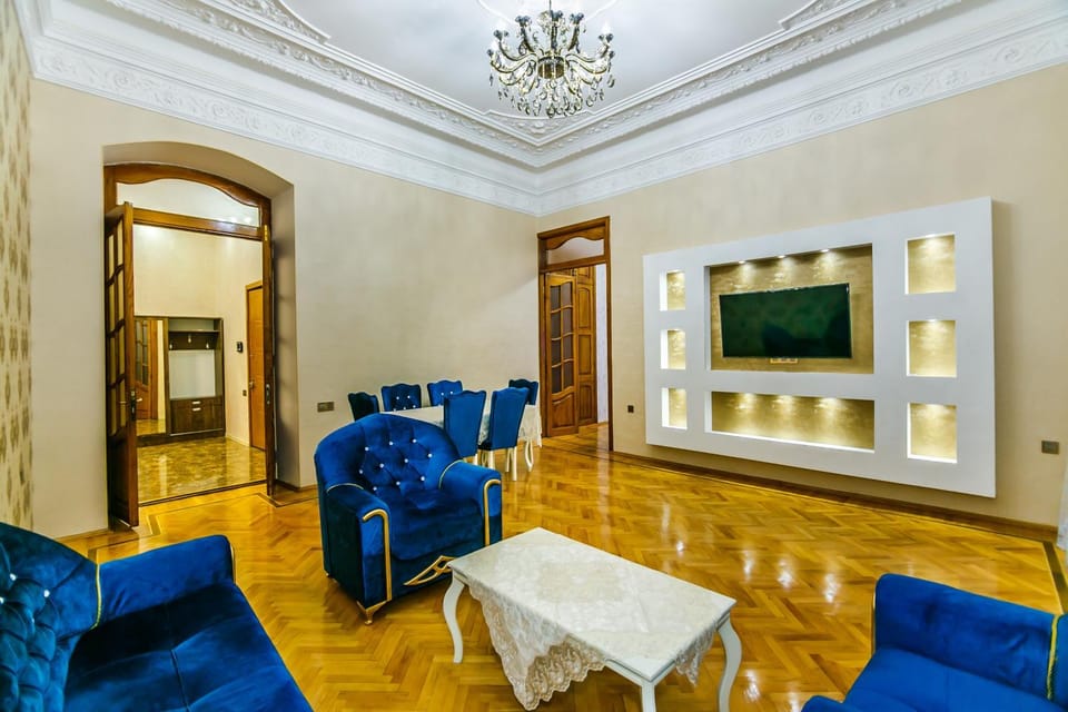 TV and multimedia, Living room, Seating area, Evening entertainment