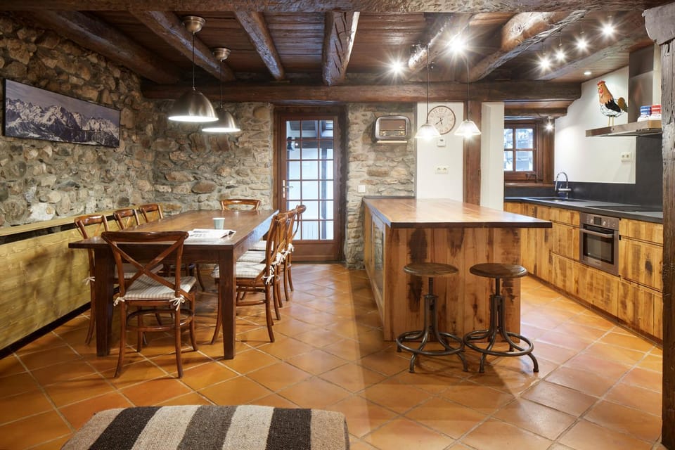 Dining area, kitchen
