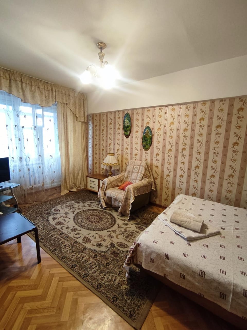 Bed, TV and multimedia, Photo of the whole room