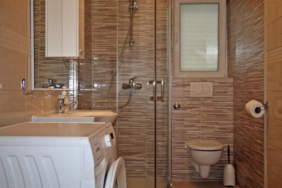 Shower, Toilet, Bathroom, washing machine, washing machine