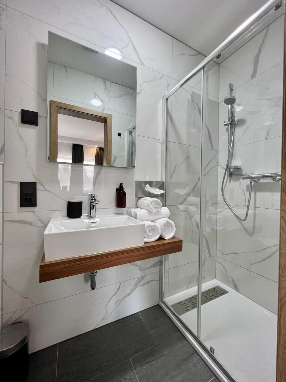 Shower, Bathroom, towels